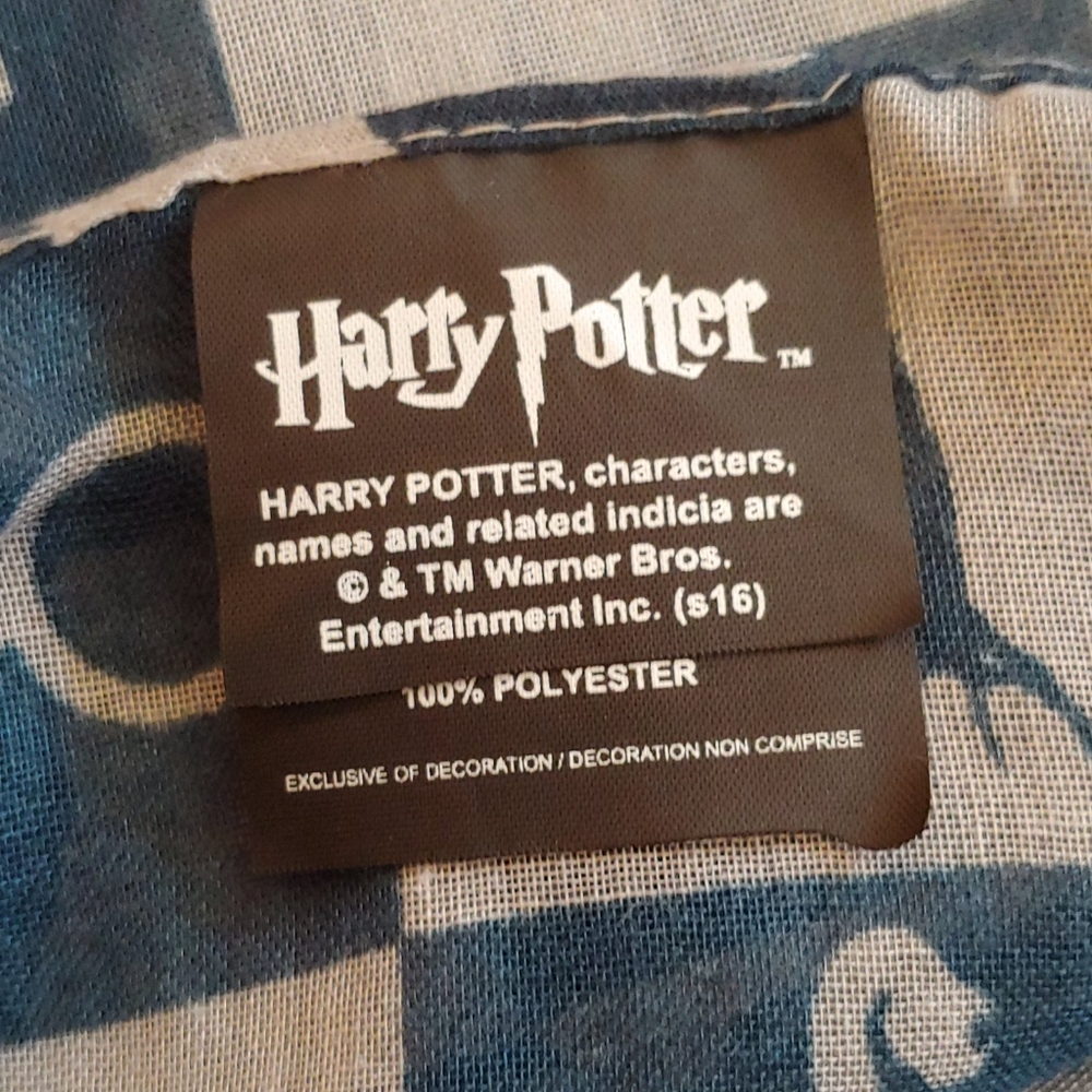 Bioworld Harry Potter Themed Scarf - Picture 3 of 5